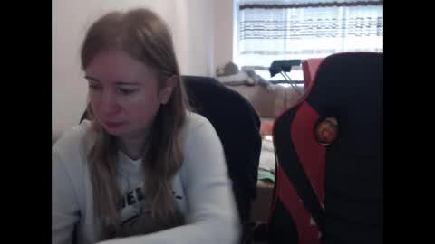 Snapshot of jenisandpeter chatting on October 2025 06:00:02 AM JenisAndPeter online show from October 2025 06:00:02 AM