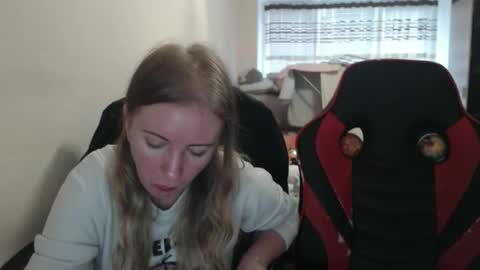 Snapshot of jenisandpeter chatting on October 2025 06:10:02 AM JenisAndPeter online show from October 2025 06:10:02 AM