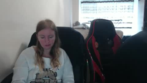 Snapshot of jenisandpeter chatting on October 2025 06:55:01 AM JenisAndPeter online show from October 2025 06:55:01 AM