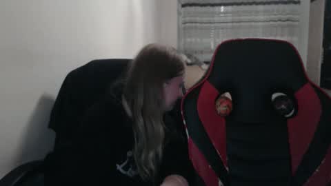 Snapshot of jenisandpeter chatting on October 2025 07:23:02 PM JenisAndPeter online show from October 2025 07:23:02 PM