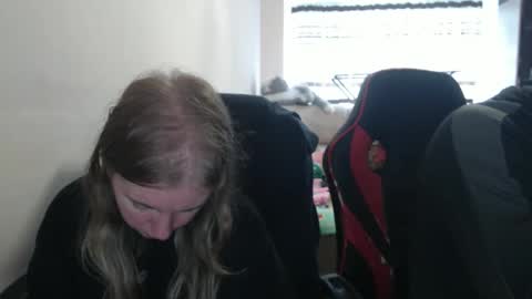 Snapshot of jenisandpeter chatting on October 2025 08:02:02 AM JenisAndPeter online show from October 2025 08:02:02 AM