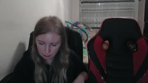 Snapshot of jenisandpeter chatting on October 2025 06:18:01 PM JenisAndPeter online show from October 2025 06:18:01 PM