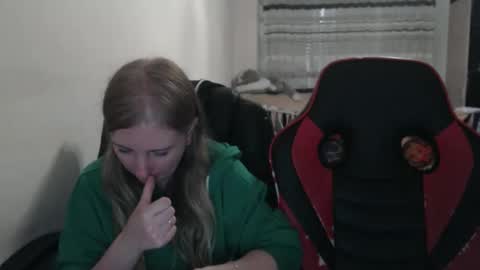 Snapshot of jenisandpeter chatting on October 2025 06:08:02 PM JenisAndPeter online show from October 2025 06:08:02 PM