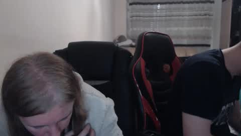 Snapshot of jenisandpeter chatting on October 2025 07:42:02 PM JenisAndPeter online show from October 2025 07:42:02 PM