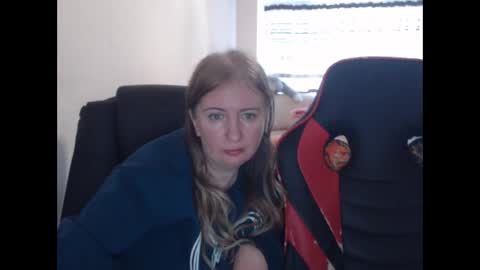 Snapshot of jenisandpeter chatting on October 2025 07:32:01 AM JenisAndPeter online show from October 2025 07:32:01 AM