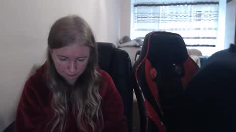 Snapshot of jenisandpeter chatting on November 2025 08:09:02 AM JenisAndPeter online show from November 2025 08:09:02 AM