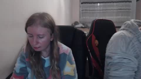 Snapshot of jenisandpeter chatting on November 2025 08:18:01 PM JenisAndPeter online show from November 2025 08:18:01 PM