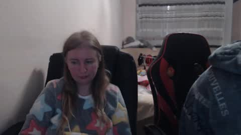 Snapshot of jenisandpeter chatting on November 2025 07:37:02 PM JenisAndPeter online show from November 2025 07:37:02 PM