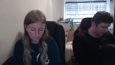 Snapshot of jenisandpeter chatting on December 2025 07:16:02 AM JenisAndPeter online show from December 2025 07:16:02 AM