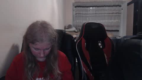 JenisAndPeter online show from April 2026 06:19:02 PM