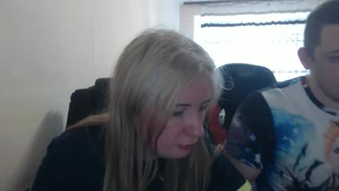 Snapshot of jenisandpeter chatting on June 2026 06:08:01 AM JenisAndPeter online show from June 2026 06:08:01 AM