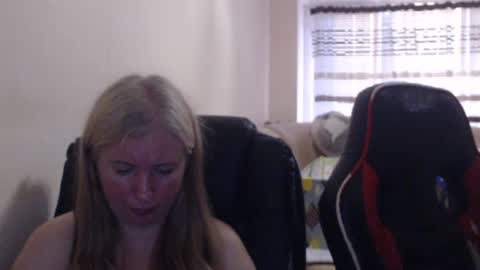 Snapshot of jenisandpeter chatting on June 2026 05:37:02 PM JenisAndPeter online show from June 2026 05:37:02 PM