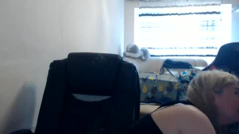 Snapshot of jenisandpeter chatting on June 2026 10:15:01 AM JenisAndPeter online show from June 2026 10:15:01 AM