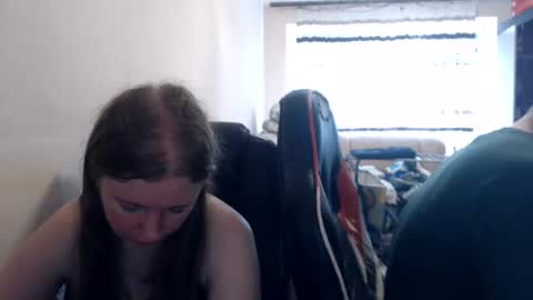 Snapshot of jenisandpeter chatting on July 2026 06:09:01 AM JenisAndPeter online show from July 2026 06:09:01 AM