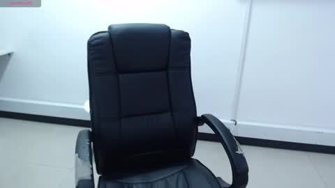 jenn online show from October 2025 04:07:02 PM