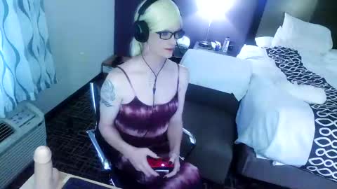 Snapshot of jennacd4life chatting on December 2024 10:05:01 PM Jenna Cross online show from December 2024 10:05:01 PM