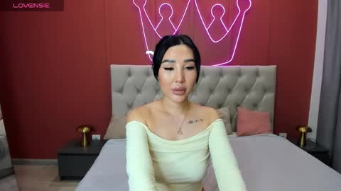 Jennifer online show from November 2025 08:27:01 AM