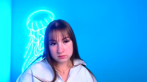 Jennifer online show from December 2024 09:33:02 AM