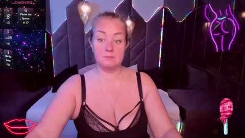 Jennifer online show from November 2025 02:48:02 PM