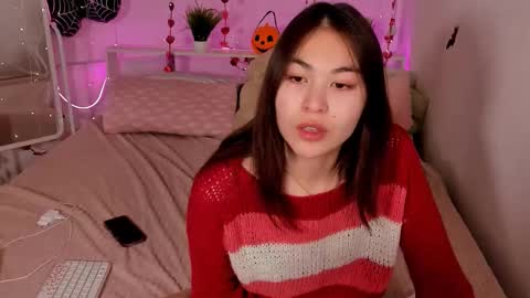 Jenni online show from October 2025 01:39:01 PM