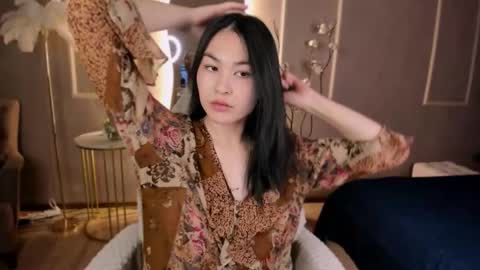 Jenni online show from November 2025 11:43:02 AM