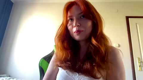 Snapshot of jenninemccurtis chatting on April 2026 12:31:01 PM Lily online show from April 2026 12:31:01 PM