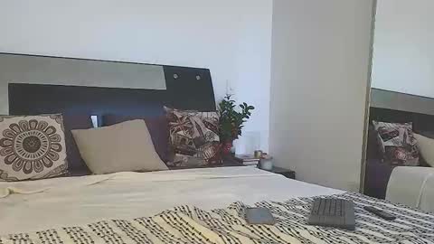 Snapshot of jennmullatta_ chatting on January 2026 06:00:02 PM Jenn online show from January 2026 06:00:02 PM