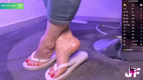 Snapshot of jenny_fighterfeet chatting on April 2026 01:42:02 PM Jenny online show from April 2026 01:42:02 PM