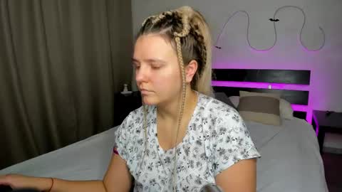 Snapshot of jenny_jimmy chatting on October 2025 01:29:01 AM Jenny online show from October 2025 01:29:01 AM