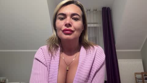 Snapshot of jenny_play1 chatting on September 2025 07:12:02 AM Jenny online show from September 2025 07:12:02 AM