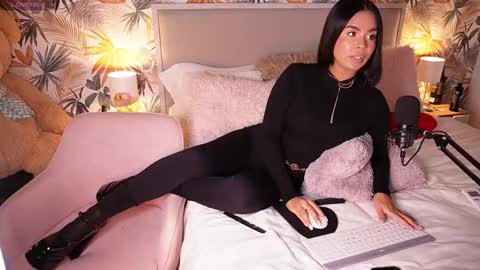 Jenny Roberts online show from October 2025 08:29:02 PM