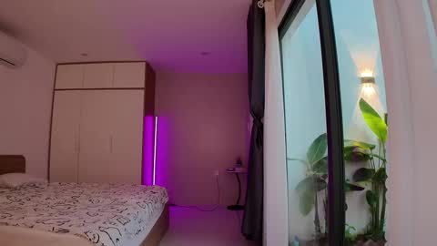 Jen  online show from February 2025 10:48:02 AM