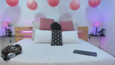 Angela online show from September 2025 11:34:02 AM