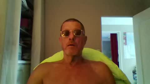 Snapshot of jerflor chatting on September 2025 04:18:02 PM jerflor online show from September 2025 04:18:02 PM