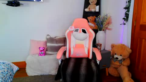 Snapshot of jessabelle_diamond chatting on July 2026 01:20:02 PM Jessabelle Diamond online show from July 2026 01:20:02 PM