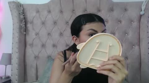 Jessica  online show from November 2025 04:38:01 PM