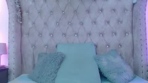 Jessica  online show from December 2025 04:56:01 PM