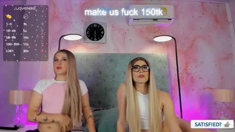 Snapshot of jessicameron chatting on September 2025 12:44:01 AM JESSI AND NAOMI online show from September 2025 12:44:01 AM