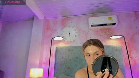 Snapshot of jessicameron chatting on November 2025 11:07:02 PM JESSI AND NAOMI online show from November 2025 11:07:02 PM