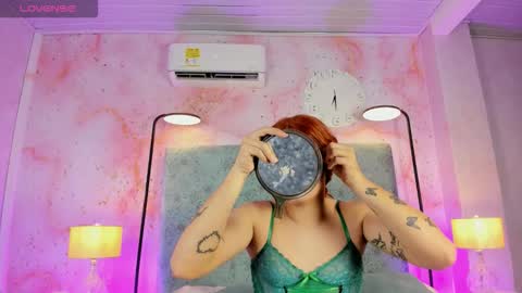 Snapshot of jessicameron chatting on November 2025 11:04:02 PM JESSI AND NAOMI online show from November 2025 11:04:02 PM