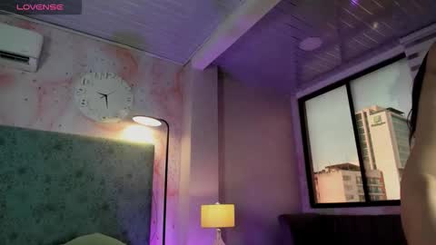 JESSI AND NAOMI online show from December 2025 09:01:01 PM