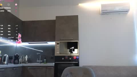 Snapshot of jessiexxi chatting on September 2025 04:11:02 AM Jessie TG channel online show from September 2025 04:11:02 AM