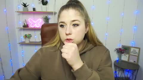 Snapshot of jessikadaniels chatting on January 2025 07:03:01 AM Jess online show from January 2025 07:03:01 AM