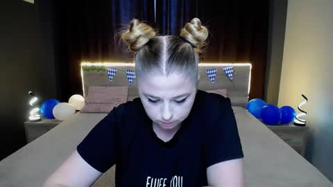 Snapshot of jessikadaniels chatting on September 2025 07:00:01 AM Jess online show from September 2025 07:00:01 AM