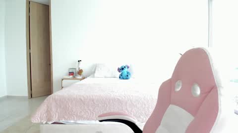    online show from December 2024 03:44:01 PM