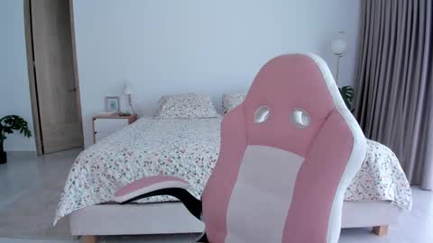    online show from February 2025 03:53:01 PM