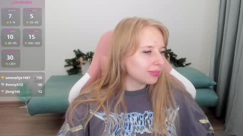 Snapshot of jessy_comely chatting on December 2024 01:27:02 PM Jessy online show from December 2024 01:27:02 PM