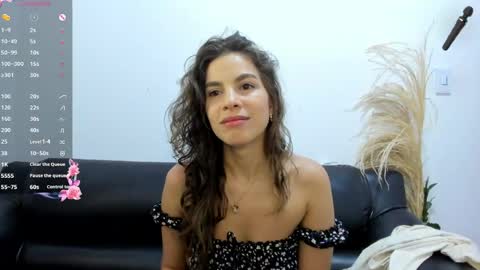 Snapshot of jessye_golden chatting on May 2026 05:43:02 PM jessye_golden online show from May 2026 05:43:02 PM