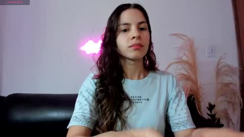 Snapshot of jessye_golden chatting on May 2026 05:43:01 PM jessye_golden online show from May 2026 05:43:01 PM