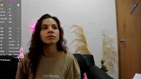 Snapshot of jessye_golden chatting on June 2026 05:00:01 PM jessye_golden online show from June 2026 05:00:01 PM